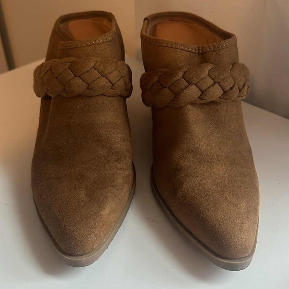 Universal Threads Mules - image 4